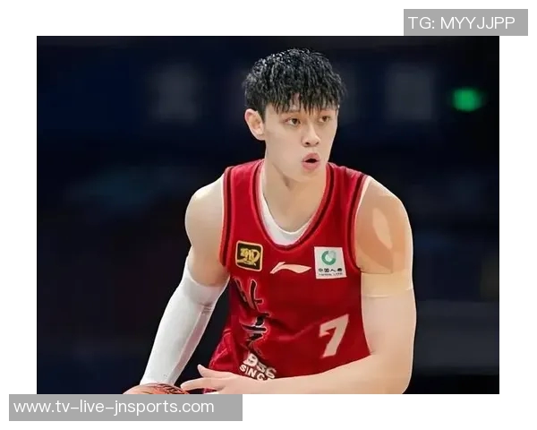 曾凡博未能上场引发热议教练与队友各有隐忧与考量