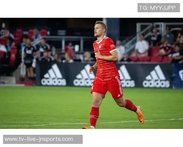 曼联10月最佳球员候选名单揭晓库尼亚姆伯莫拉门斯德里赫特争夺荣誉