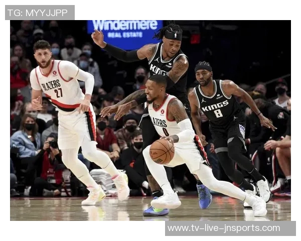 里斯观看魔术比赛后迅速赶往多伦多支持弟弟朱利安贡献9分6板表现出色